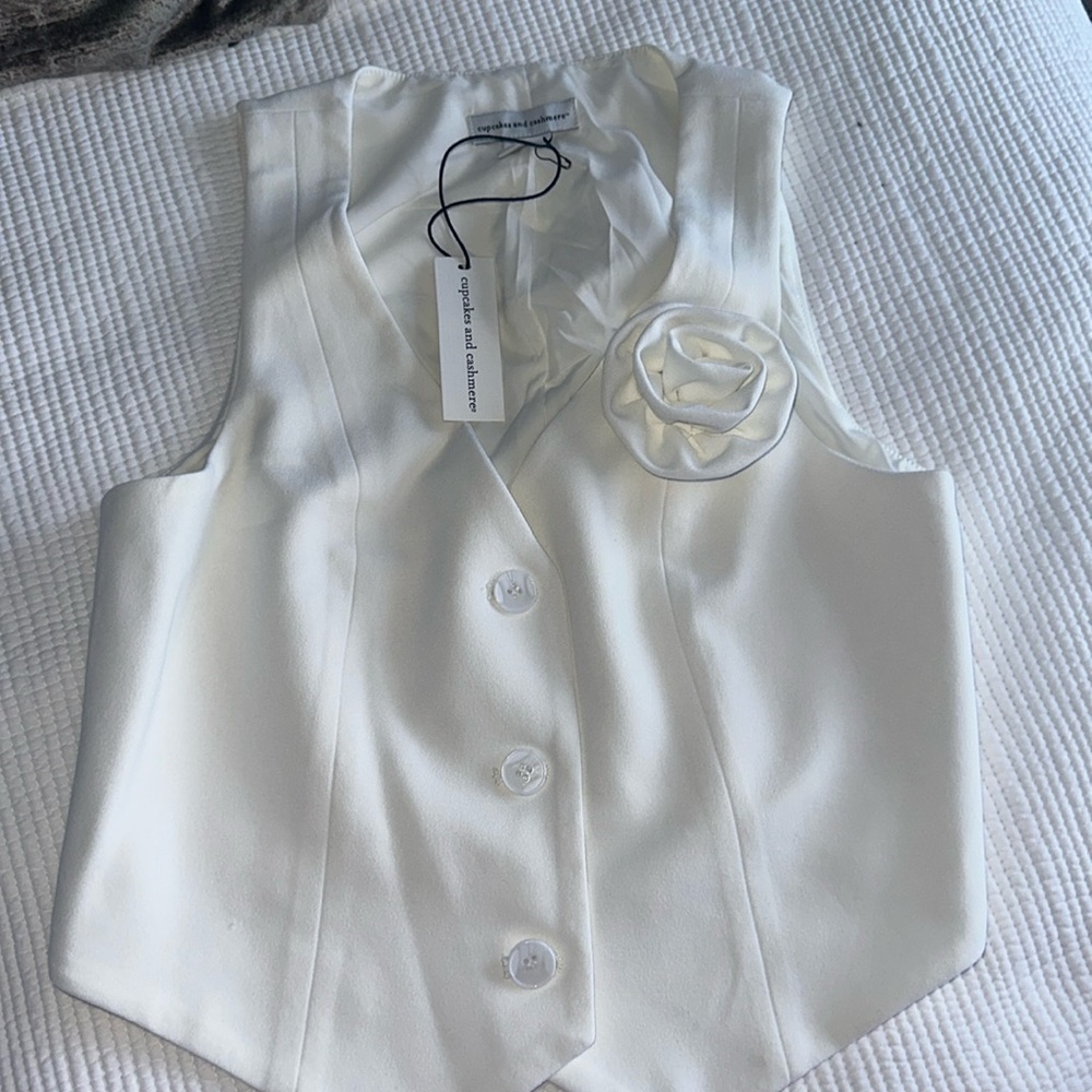 NWT Cupcake & Cashmere | Stretch Vest with Rosette Detail Size: Small (Runs Big)